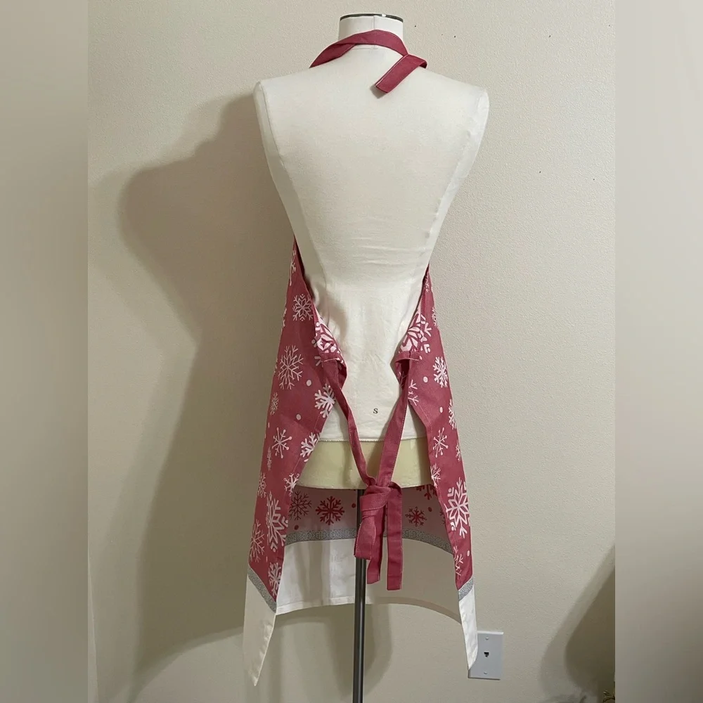 New SUR LA TABLE Red White Jacquard Snowflake Holiday Apron